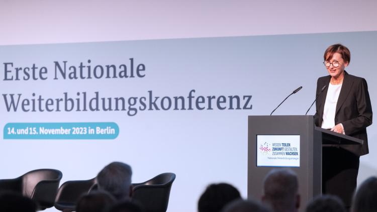 Bettina Stark-Watzinger auf der Ersten Nationalen Weiterbildungskonferenz