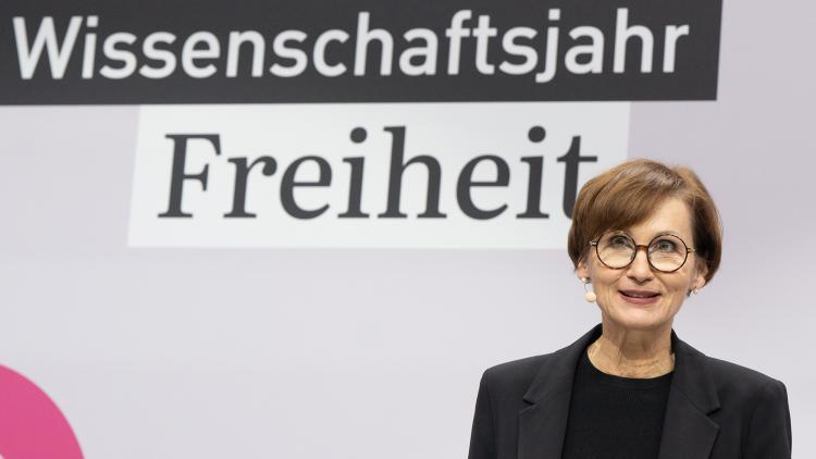 Bundesministerin Bettina Stark-Watzinger eröffnet das Wissenschaftsjahr 2024 - Freiheit.